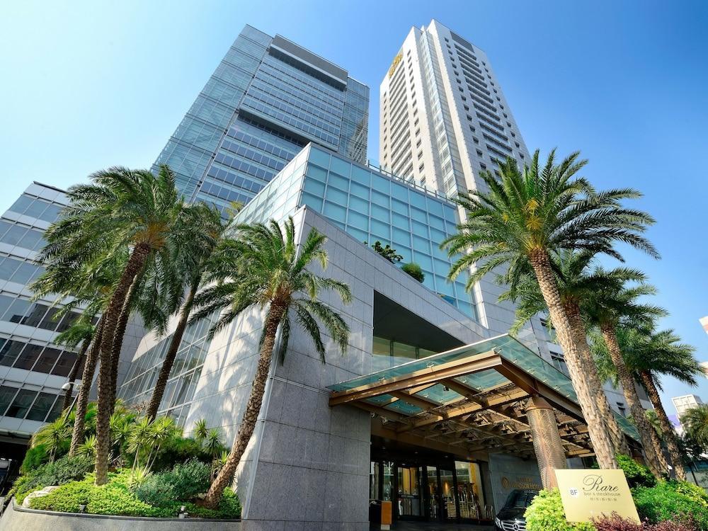 Windsor Hotel Taichung Exteriör bild The entrance of the hotel