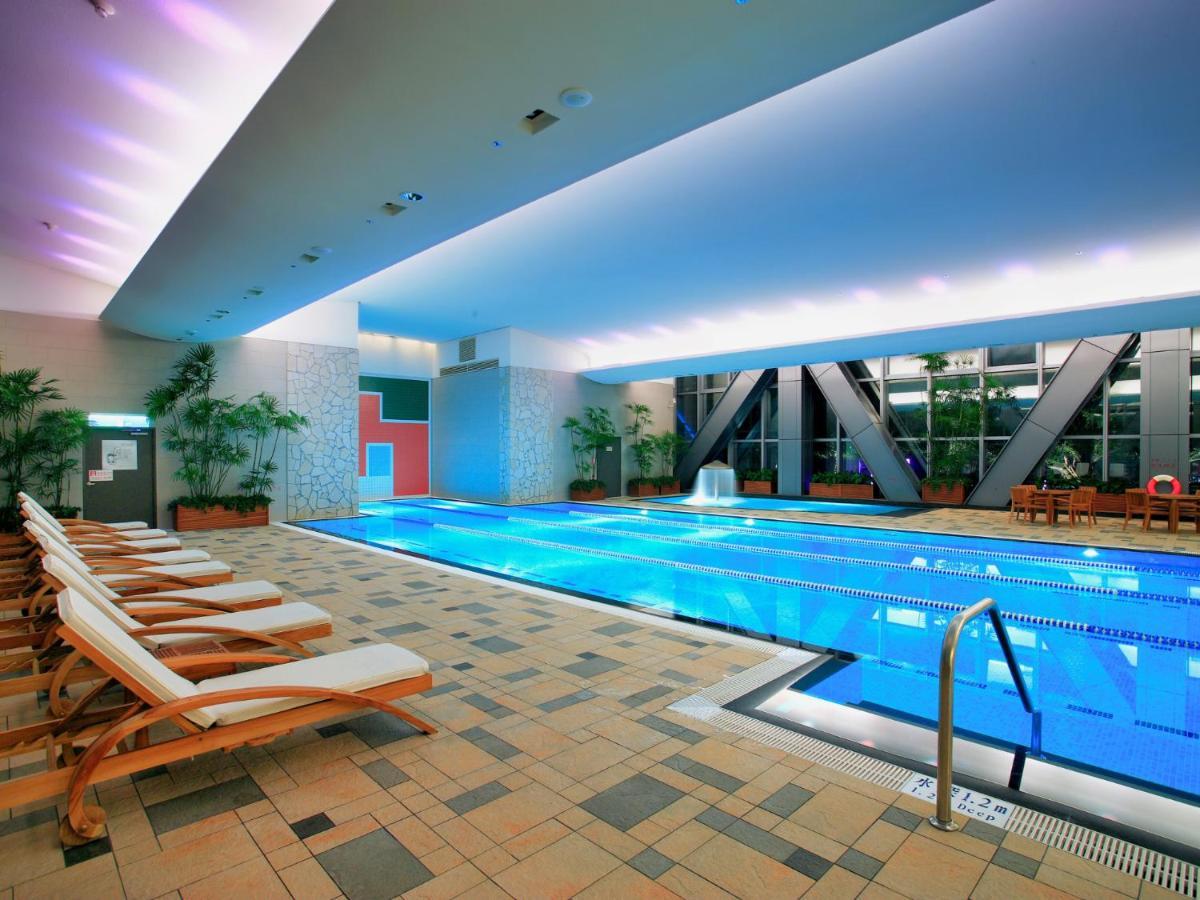 Windsor Hotel Taichung Exteriör bild The pool at the Mandarin Oriental, Munich