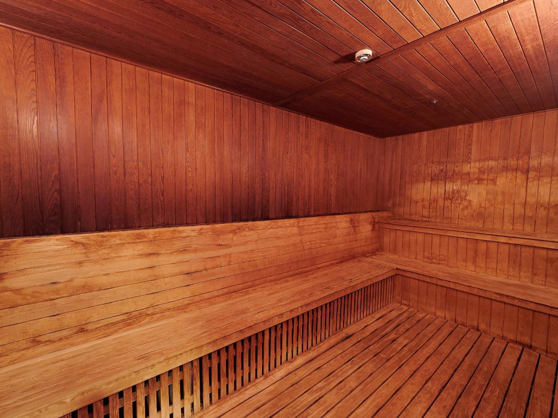 Windsor Hotel Taichung Exteriör bild A modern Finnish sauna