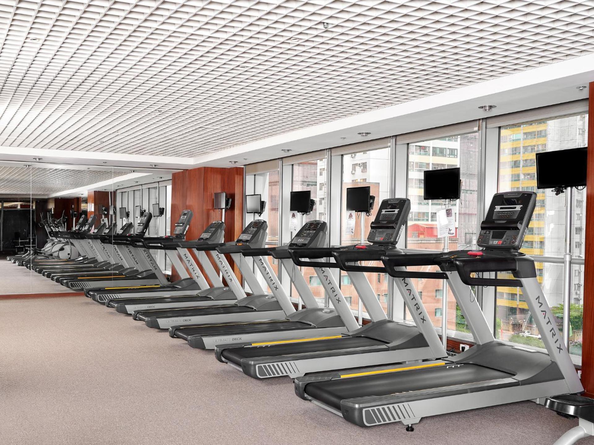 Windsor Hotel Taichung Exteriör bild A row of treadmills