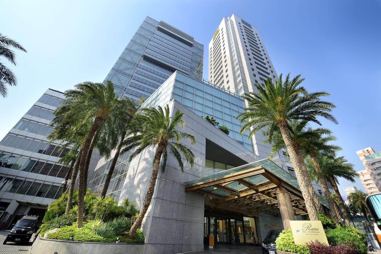 Windsor Hotel Taichung Exteriör bild The entrance of the hotel
