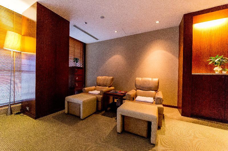 Windsor Hotel Taichung Exteriör bild A foot reflexology room at a spa